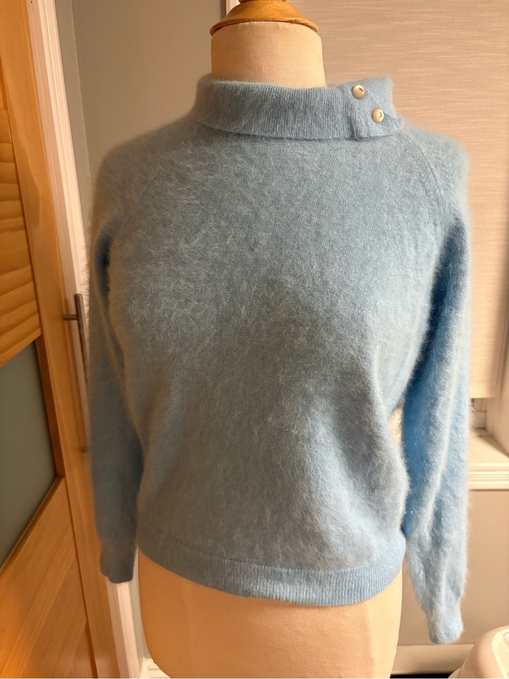 Beautiful vintage angora sweater - Small/medium